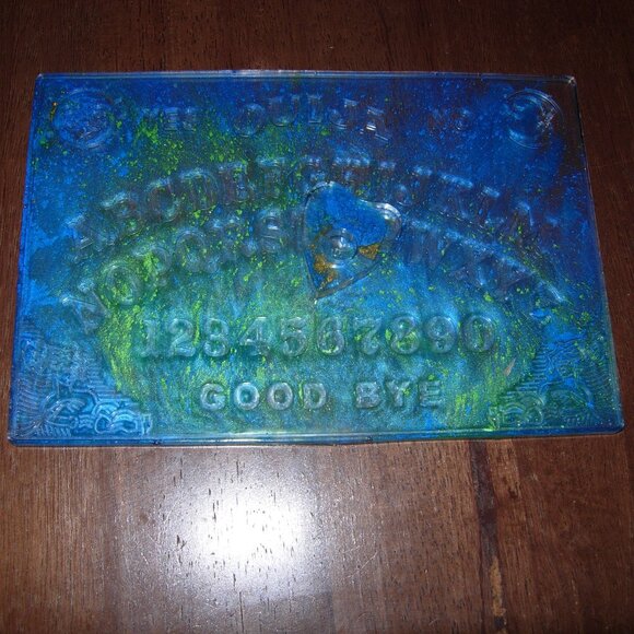 Resin Ouija Board & Planchette - Picture 3 of 3